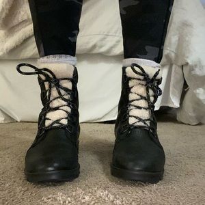 Sorel - Shearling Phoenix Short Lace Cozy Boot